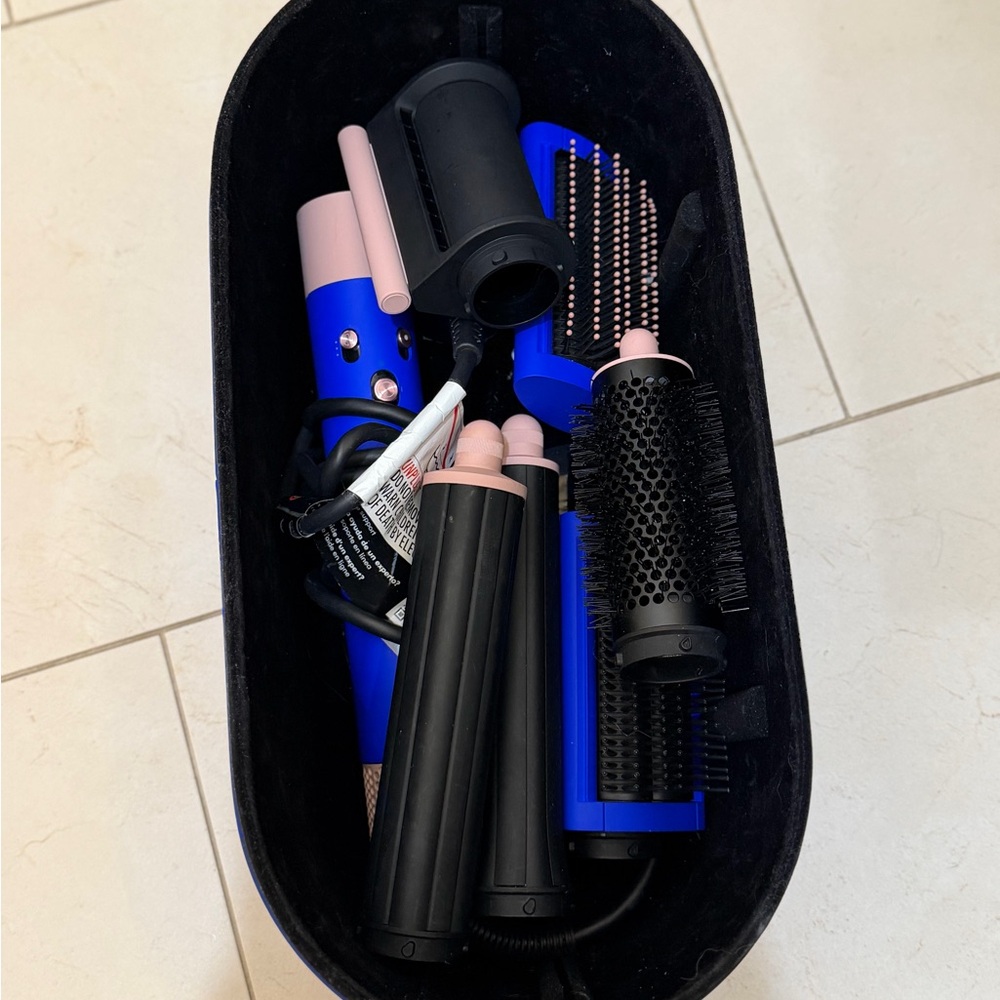 Dyson Airwrap Styler Special Edition - Picture 2 of 6